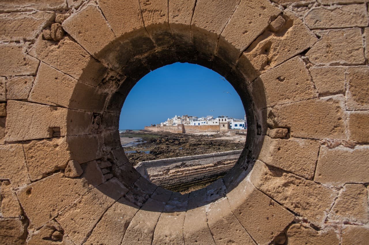 L’Atlantique vu à travers les remparts d’Essaouira